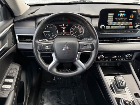 Used 2024 Mitsubishi Outlander SE image 16
