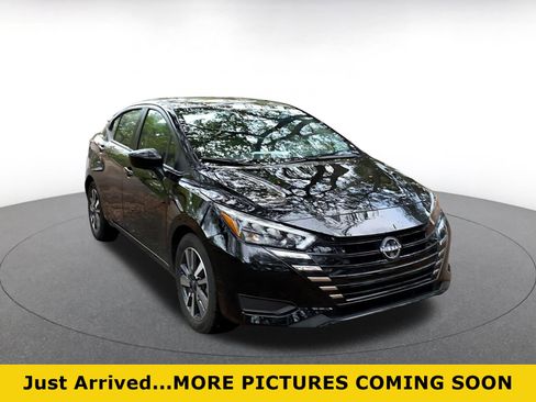 Used 2025 Nissan Versa SV image 1