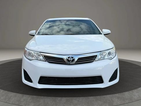 Used 2014 Toyota Camry FWD image 2