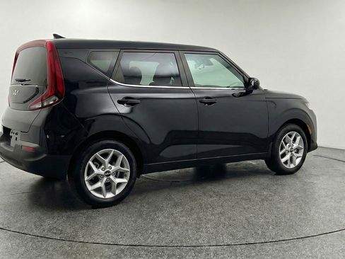 Used 2025 Kia Soul LX w/ LX Technology Package FWD image 9