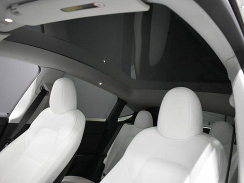 Used 2025 Tesla Model Y Long Range image 17