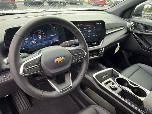 New 2026 Chevrolet Equinox LT w/ Convenience Package II FWD image 3