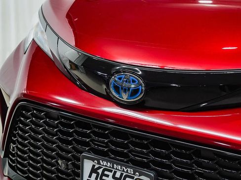 Used 2025 Toyota Sienna XSE image 8