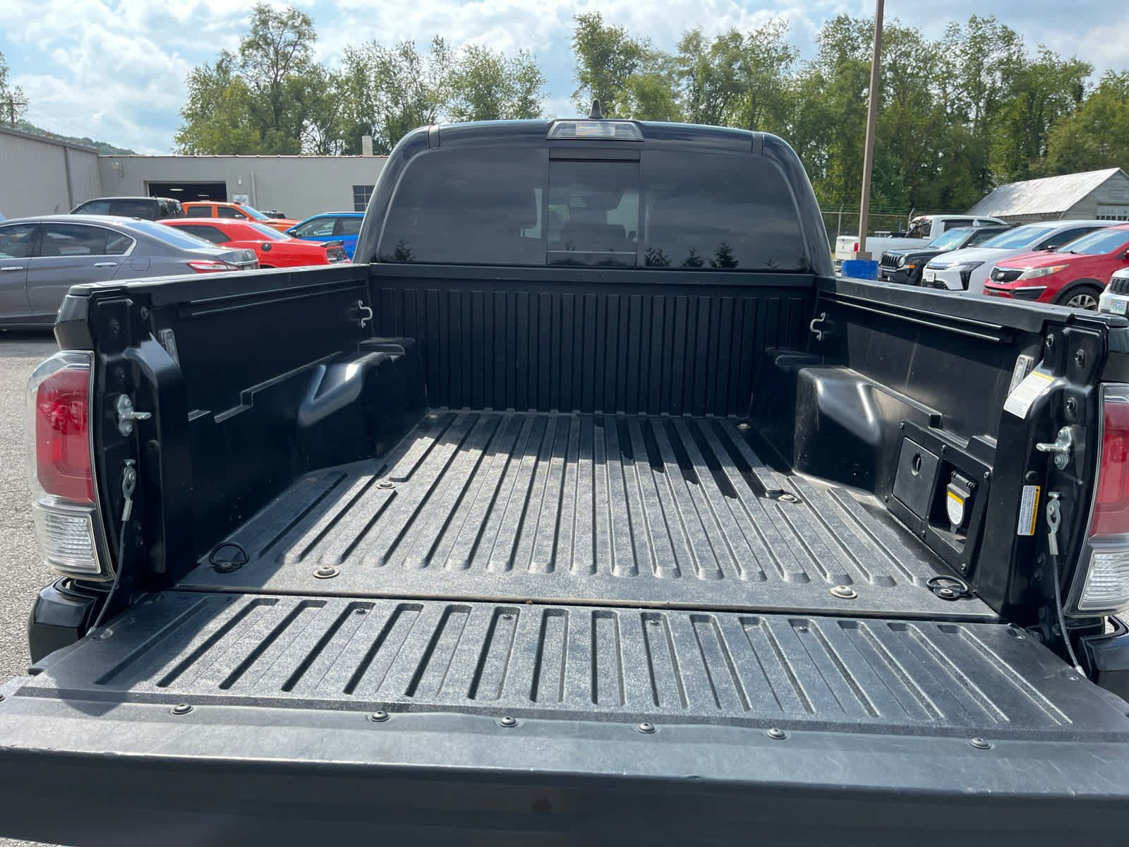 Used 2022 Toyota Tacoma TRD Sport AWD/4WD image 27