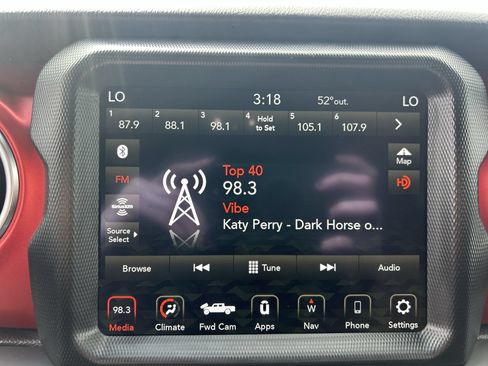 Used 2023 Jeep Gladiator Rubicon w/ LED Lighting Group AWD/4WD image 14