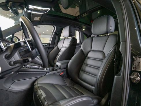 New 2026 Porsche Macan image 5