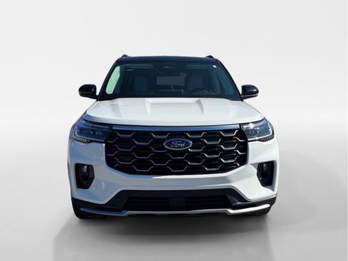 Used 2025 Ford Explorer Platinum w/ Ultimate Package image 9