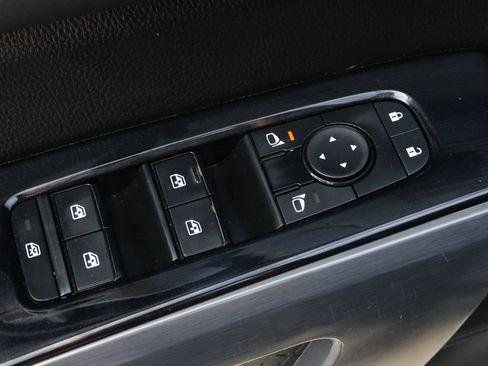 Used 2024 Nissan Pathfinder SL w/ SL Premium Package FWD image 18