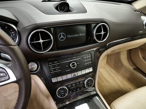 Used 2017 Mercedes-Benz SL 550 image 19