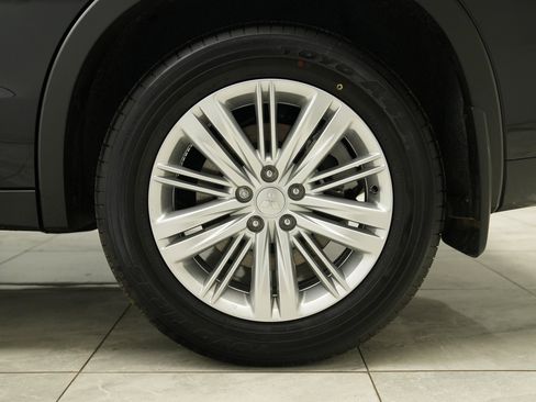 Used 2025 Mitsubishi Outlander ES image 36