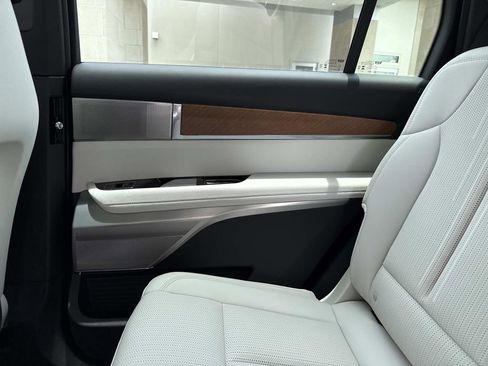 New 2026 Cadillac Vistiq Sport image 15