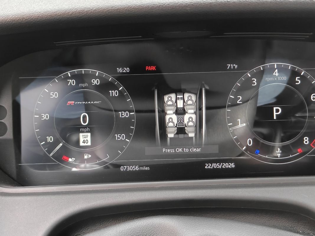 Used 2018 Land Rover Range Rover Velar R-Dynamic SE AWD/4WD image 35