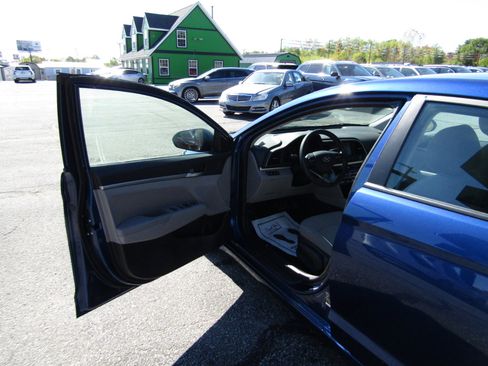 Used 2020 Hyundai Elantra SEL image 15