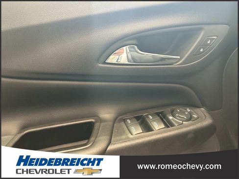 Used 2020 Chevrolet Equinox LT w/ Driver Convenience Package FWD image 11