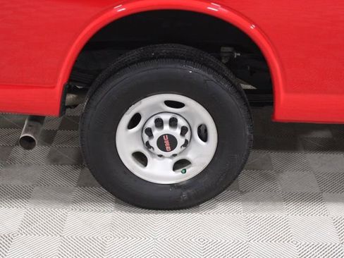 Used 2024 GMC Savana 3500 Extended image 27