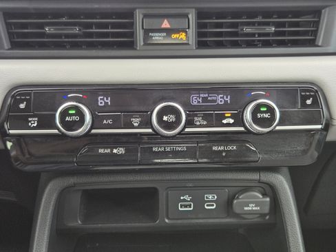 Used 2025 Honda Pilot Touring image 15