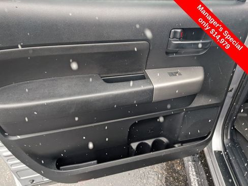 Used 2011 Toyota Tundra 4x4 CrewMax w/ Tow Pkg image 9