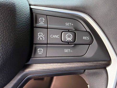 Used 2026 Jeep Grand Cherokee Limited AWD/4WD image 18