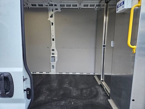Used 2025 RAM ProMaster 2500 w/ Convenience Group image 14