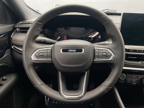 Used 2023 Jeep Compass Trailhawk w/ Trailhawk Convenience Group AWD/4WD image 16