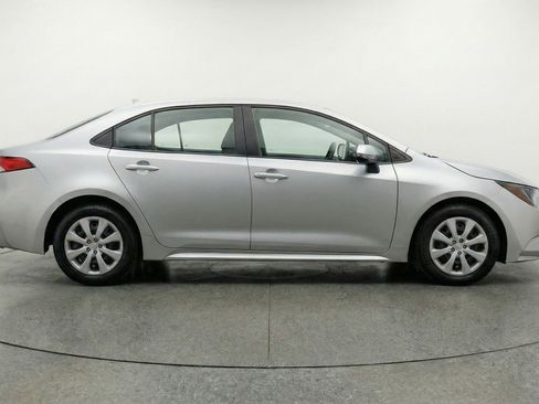 Used 2025 Toyota Corolla LE FWD image 11