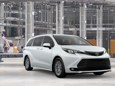 New 2026 Toyota Sienna XLE AWD/4WD image 17
