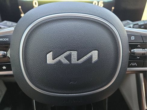 Used 2022 Kia Carnival SX Prestige FWD image 21