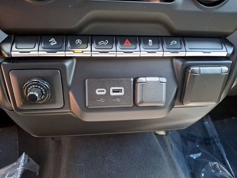 Used 2022 Chevrolet Silverado 1500 Custom Trail Boss AWD/4WD image 23