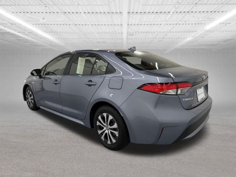 Used 2021 Toyota Corolla LE FWD image 3