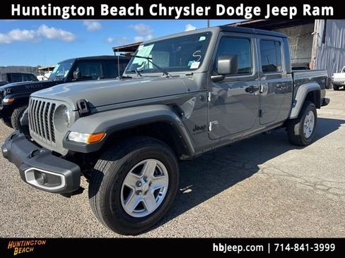 Used 2022 Jeep Gladiator Sport AWD/4WD image 1