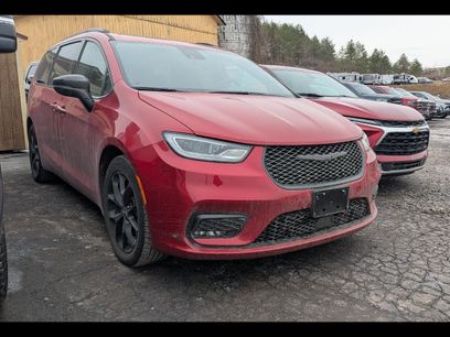 Used 2025 Chrysler Pacifica Limited