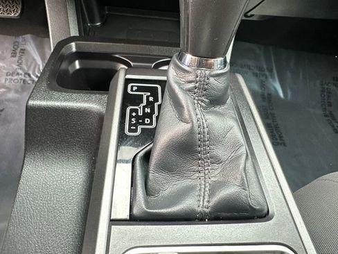 Used 2016 Toyota Tacoma TRD Off-Road w/ Premium & Technology Package image 37