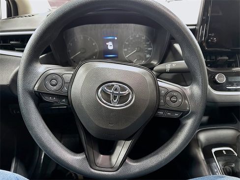 Used 2025 Toyota Corolla LE image 18
