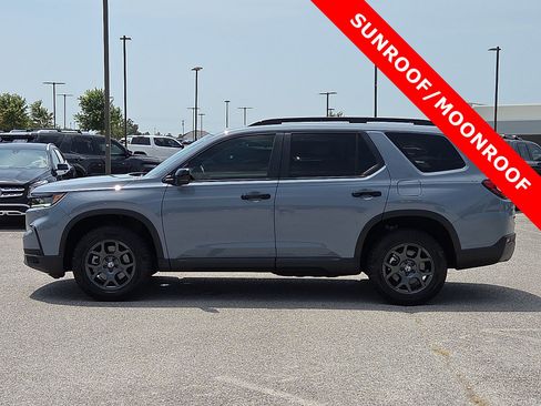 Used 2025 Honda Pilot TrailSport image 3