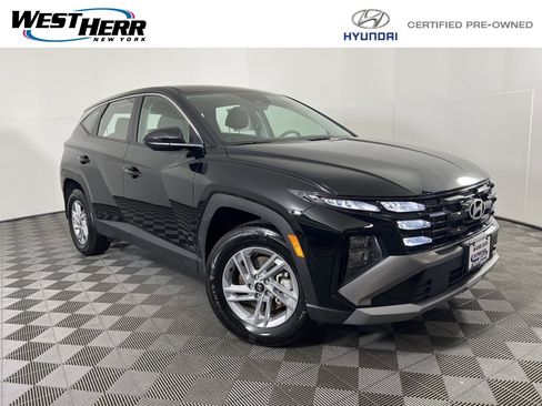 Certified 2025 Hyundai Tucson SE image 1