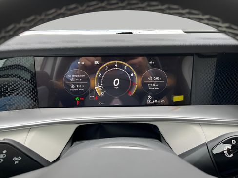 Used 2025 Volkswagen Tiguan SE image 15