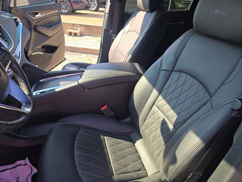 Used 2023 Buick Enclave Avenir w/ Avenir Technology Package image 14