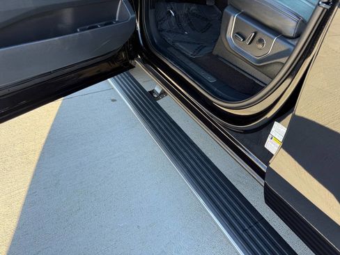 Used 2023 Ford Expedition Platinum image 10