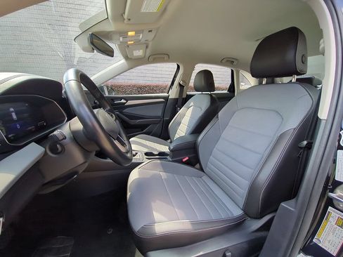 Used 2025 Volkswagen Jetta SE FWD image 25