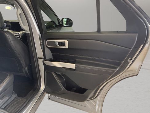 Used 2022 Ford Explorer XLT w/ Equipment Group 202A image 31