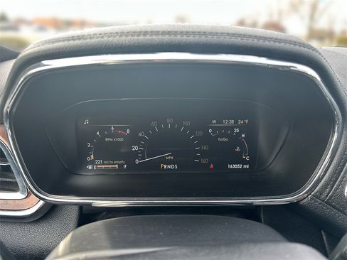 Used 2017 Lincoln Continental Select image 11