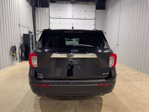 Used 2024 Ford Explorer XLT AWD/4WD image 6