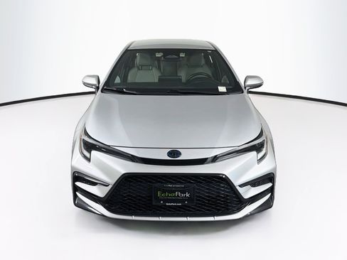 Used 2023 Toyota Corolla SE FWD image 2
