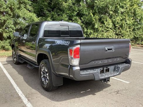Used 2022 Toyota Tacoma TRD Off-Road w/ TRD Premium Off Road Package image 12