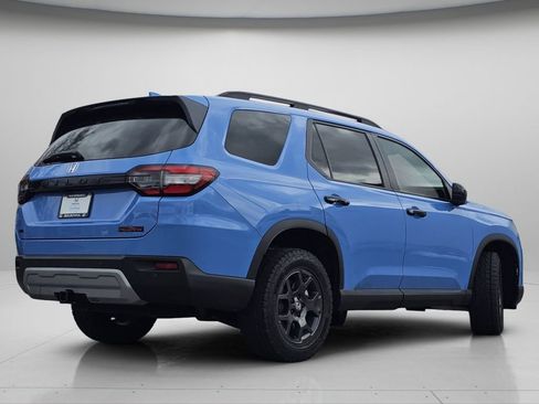 Certified 2025 Honda Pilot TrailSport image 30