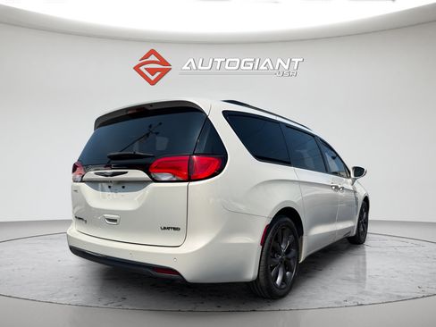 Used 2019 Chrysler Pacifica Limited w/ S Appearance Package FWD image 12