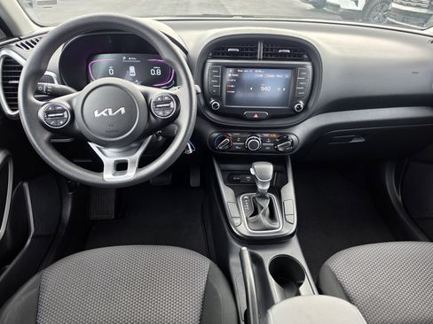 Used 2024 Kia Soul LX w/ Option Group 015 FWD image 7