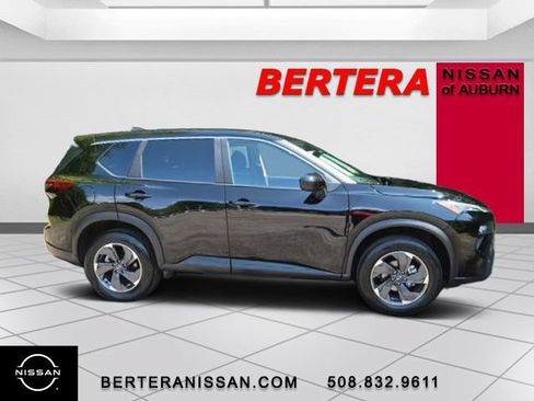 Used 2026 Nissan Rogue SV AWD/4WD image 2