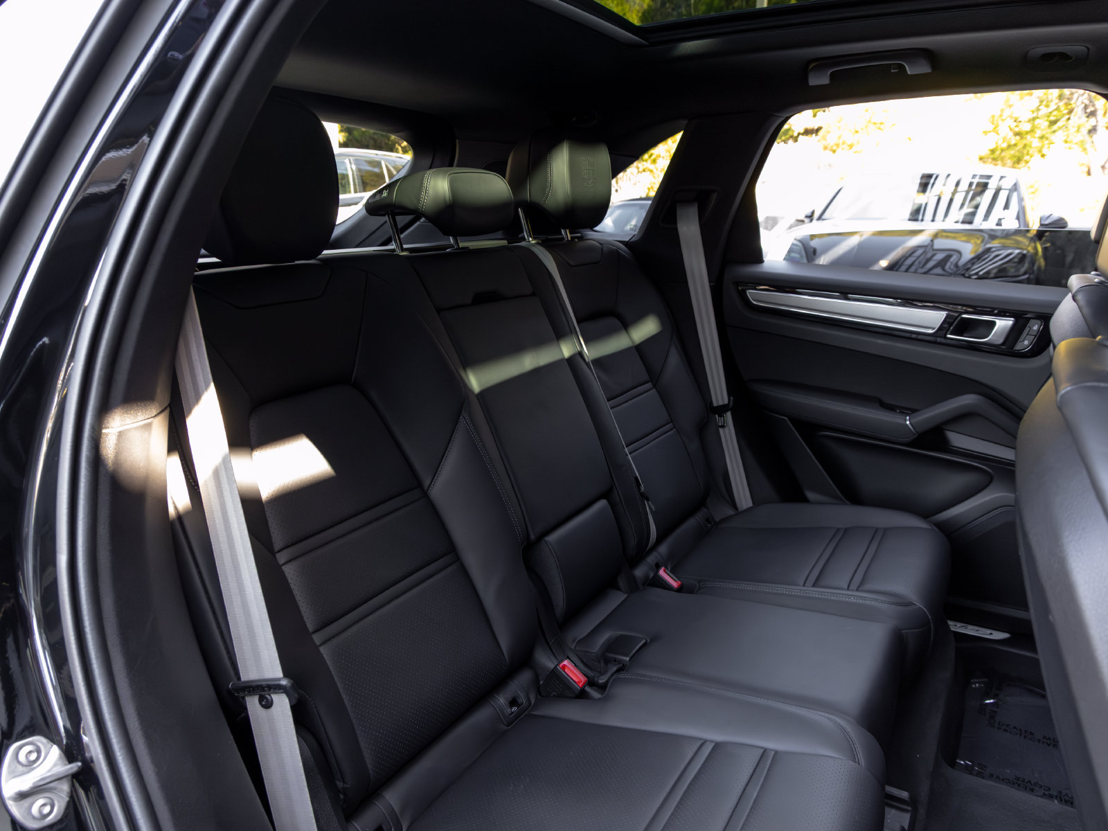 Used 2023 Porsche Cayenne S Platinum AWD/4WD image 52