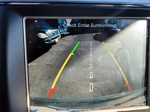 Used 2017 Jeep Grand Cherokee Limited w/ Luxury Group II image 34